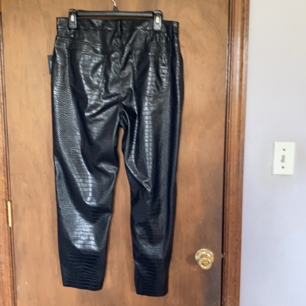 Baccini embossed black beauty pant faux crocodile animal print 12 - Picture 14 of 17